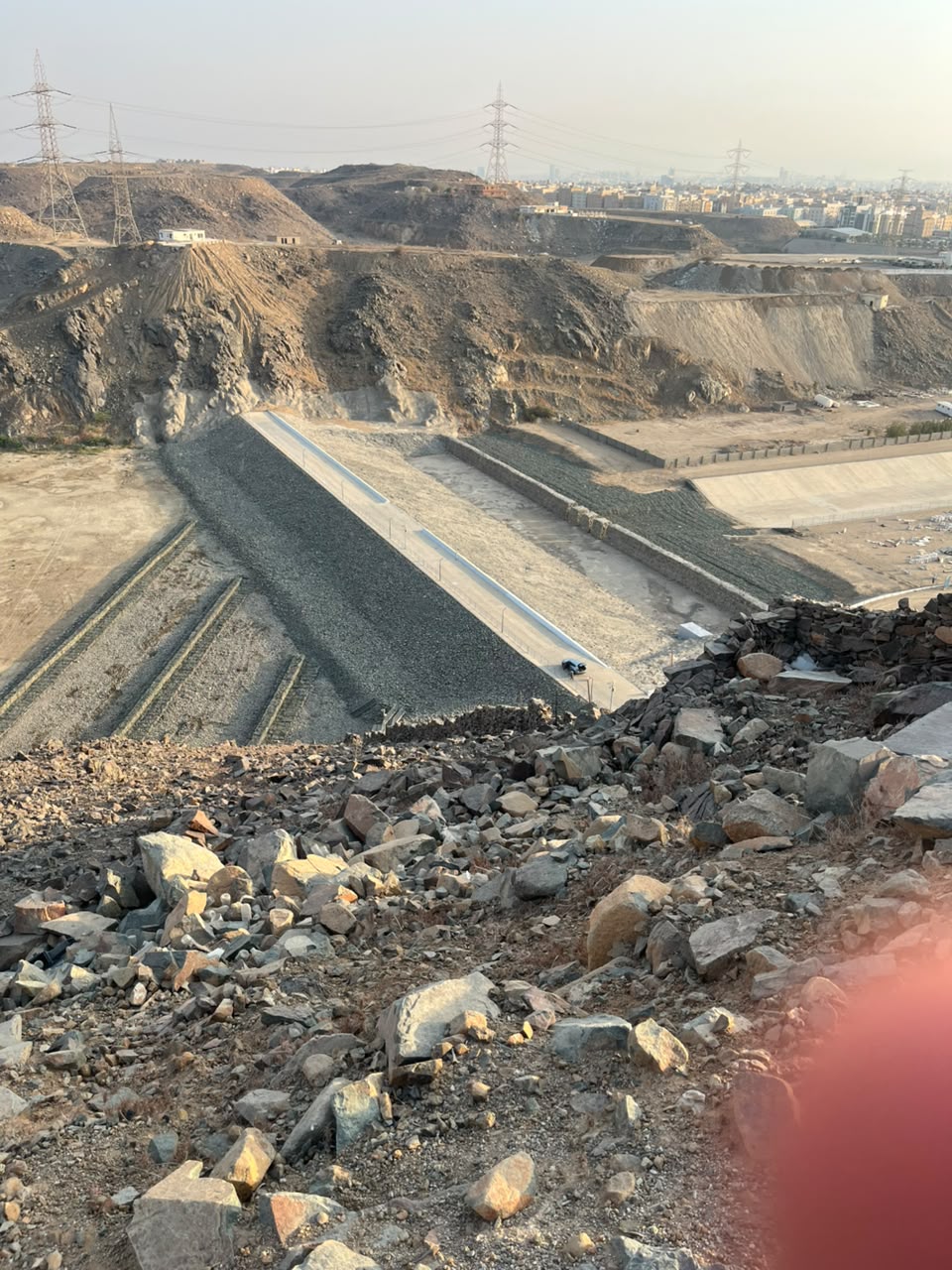 دراسة جيولوجية لمشروع تنموي كبير